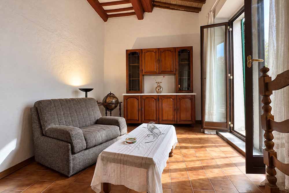 Interni della Casetta della Cittadella salone